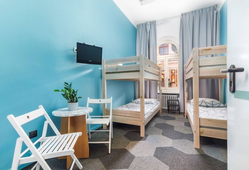 共用房间的床, Moon Hostel Warszawa