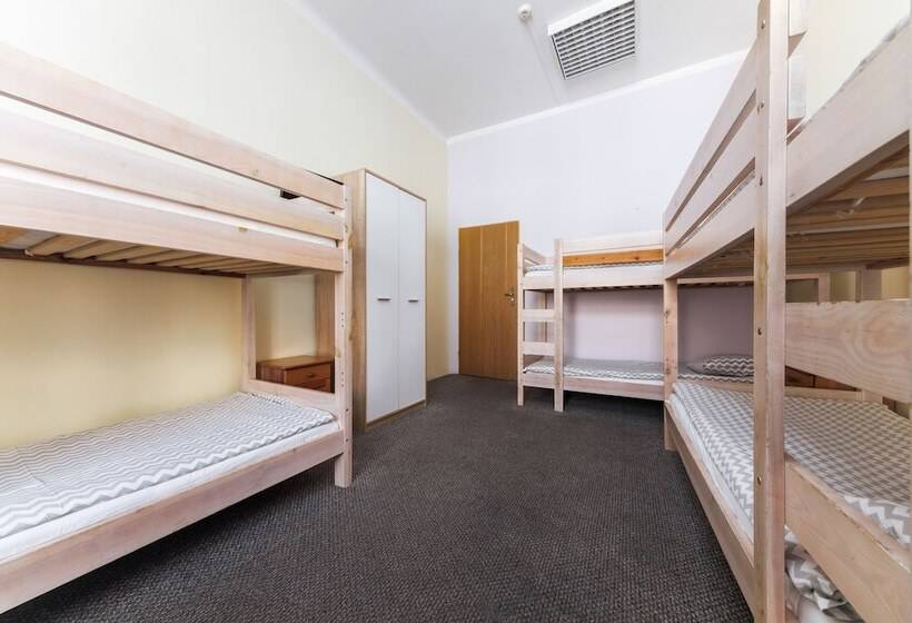 共用房间的床, Moon Hostel Warszawa