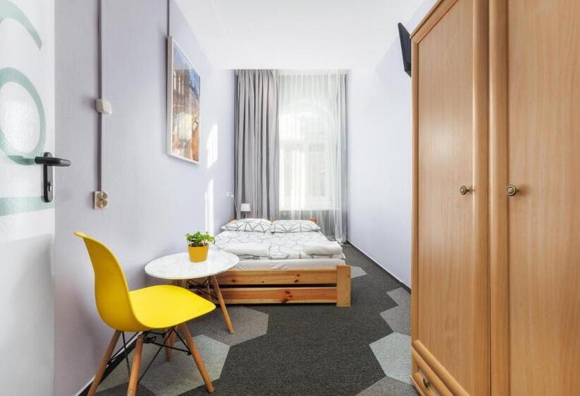 带共用浴室的标准房间, Moon Hostel Warszawa