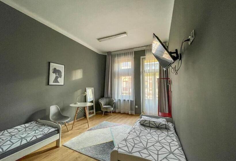 带共用浴室的标准房间, Moon Hostel Warszawa