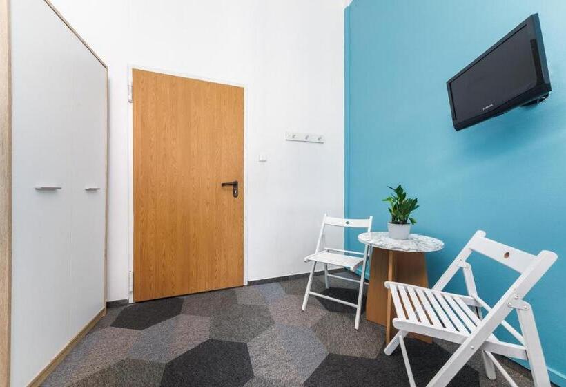 标准四人间共用浴室, Moon Hostel Warszawa