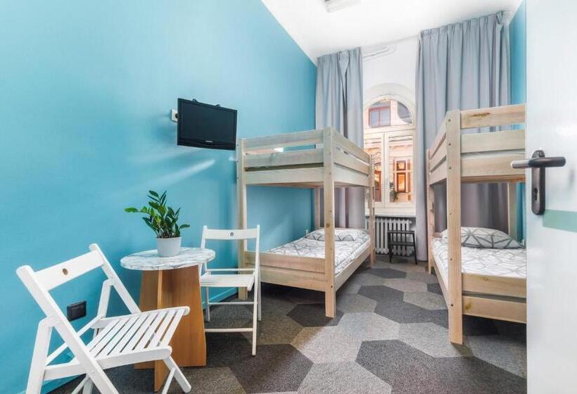 标准四人间共用浴室, Moon Hostel Warszawa