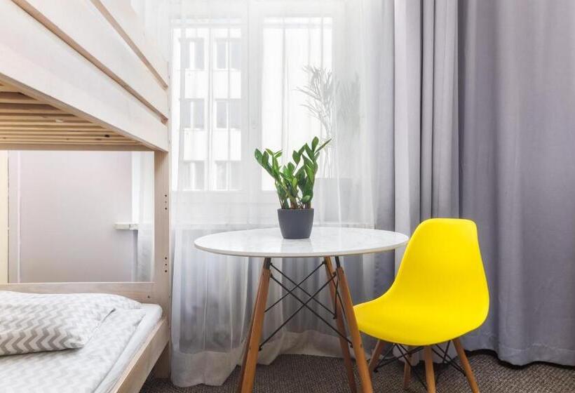 共用房间的床, Moon Hostel Warszawa