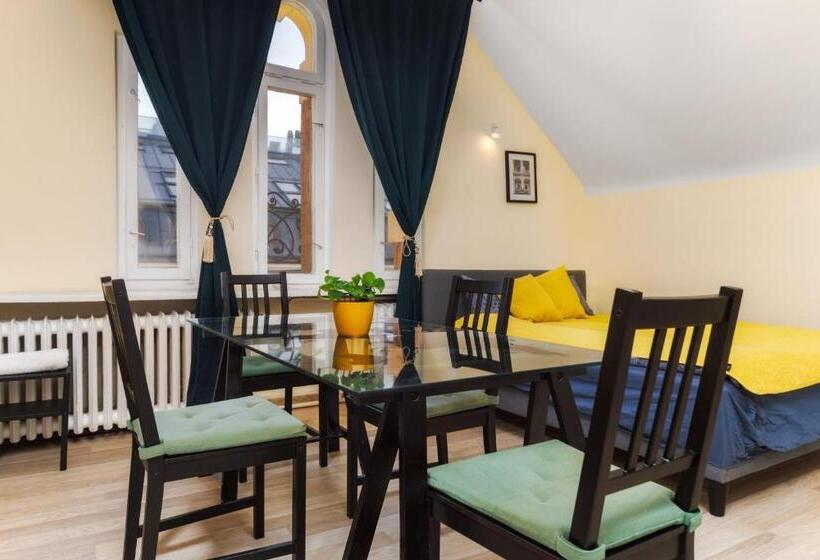 四人豪华间, Moon Hostel Warszawa