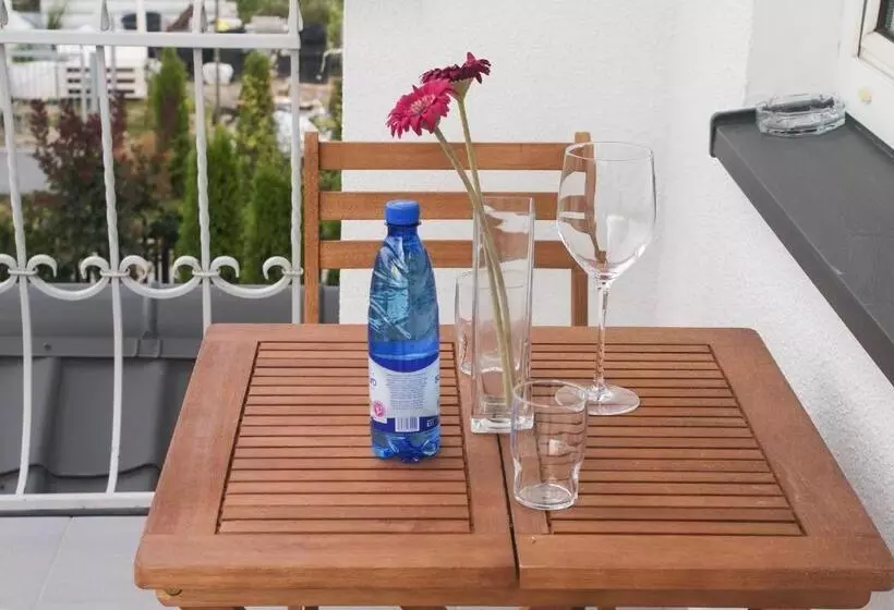 Standard Neljän Hengen Huone, Villa Kava