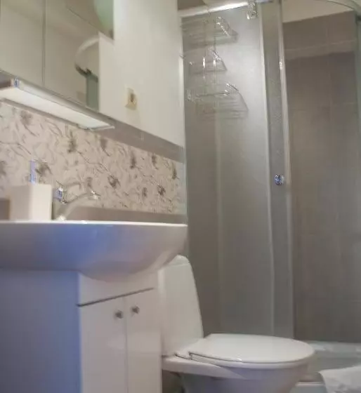 Standard Neljän Hengen Huone, Villa Kava