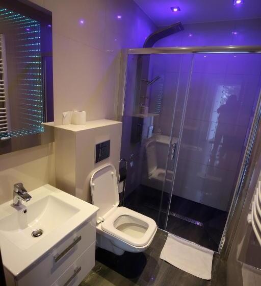 کلبه ییلاقی, Villa Kava