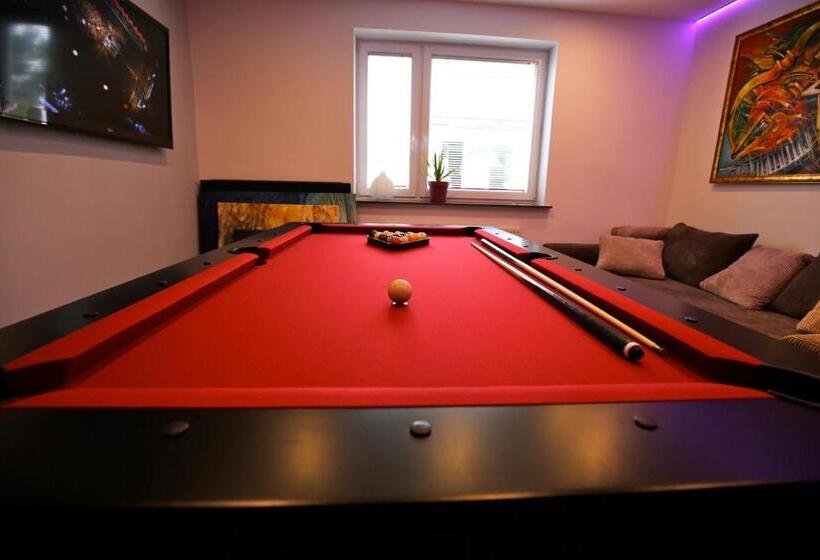 کلبه ییلاقی, Villa Kava