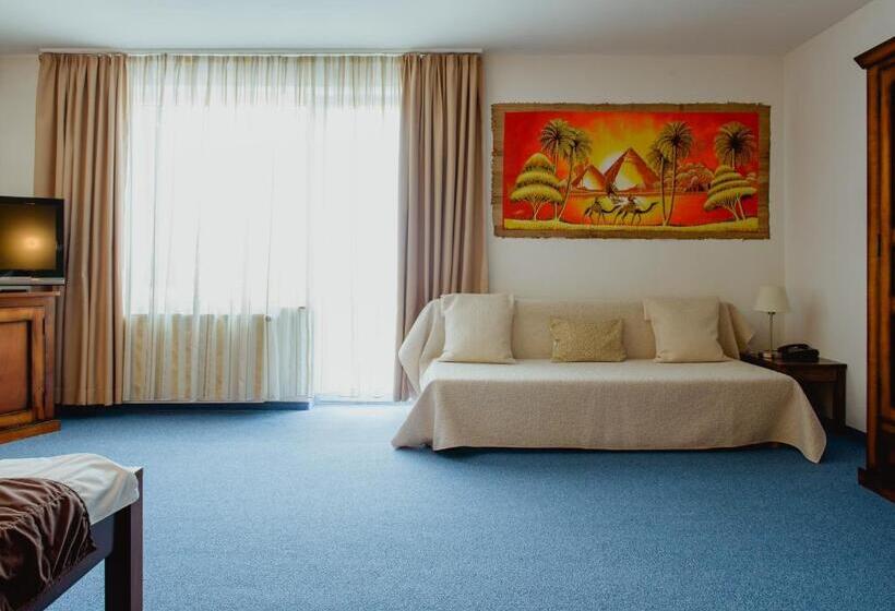 家庭间, Villa Santa Maria