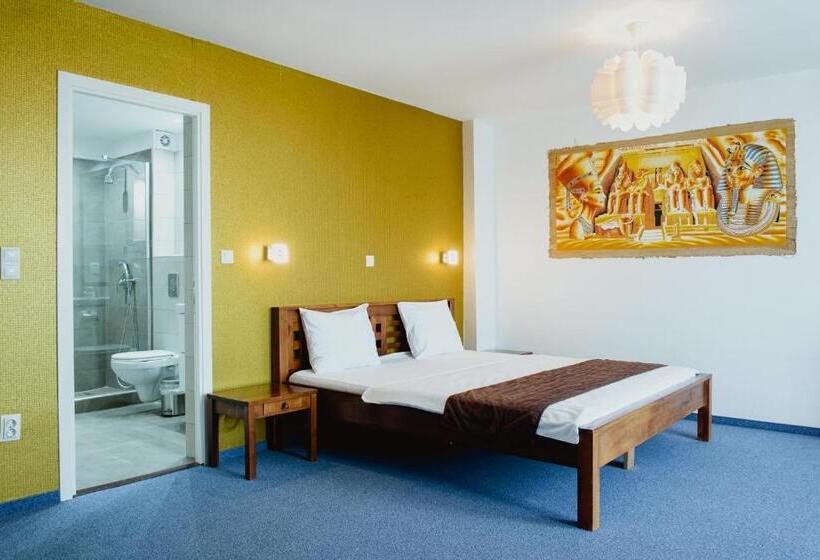 家庭间, Villa Santa Maria