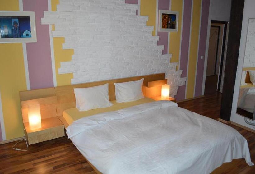 家庭间, Villa Santa Maria