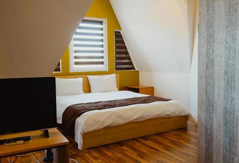 家庭间, Villa Santa Maria