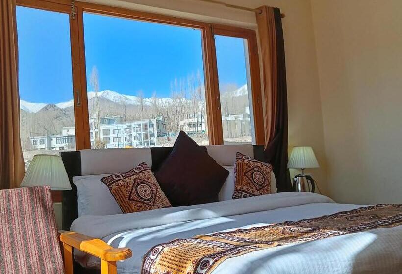 اتاق سوپریور, Malik Residency