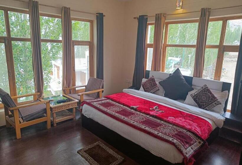 اتاق سوپریور, Malik Residency