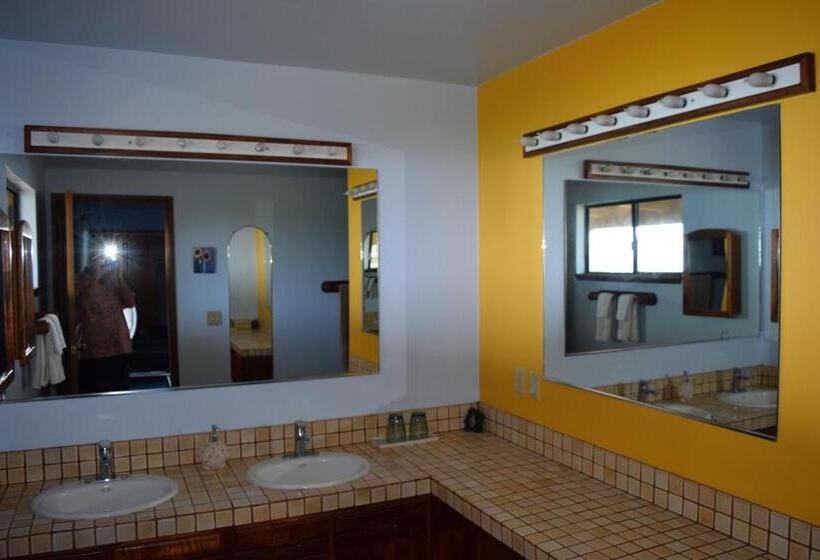 غرفة قياسية سرير كينج, A Beautiful Edge Of The World Bed & Breakfast