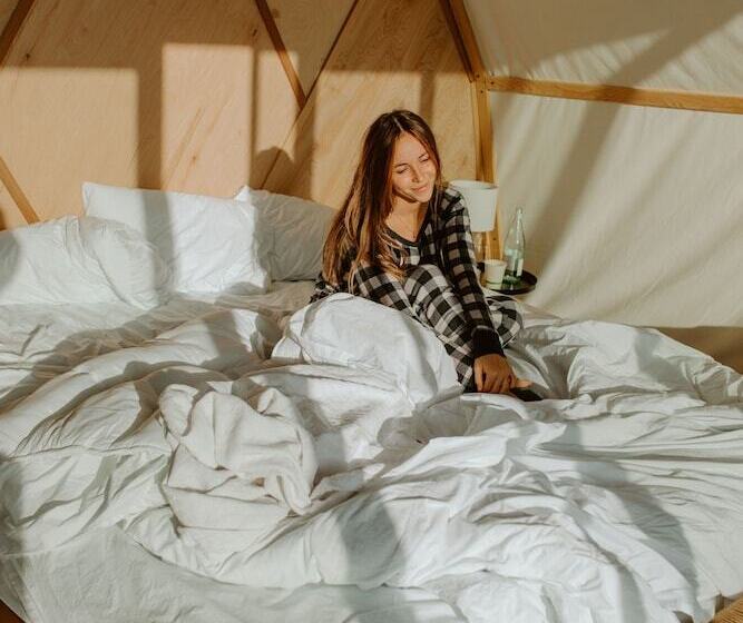 Standard Tent, Backland