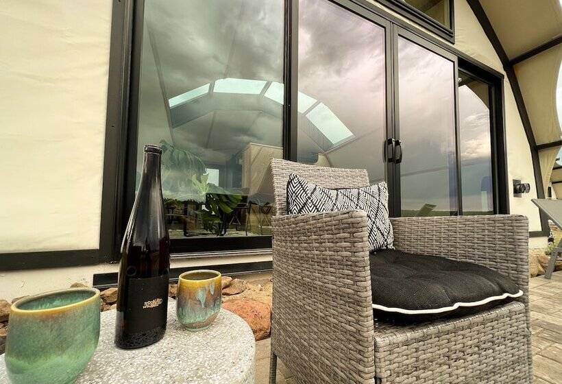 Standard Tent, Backland