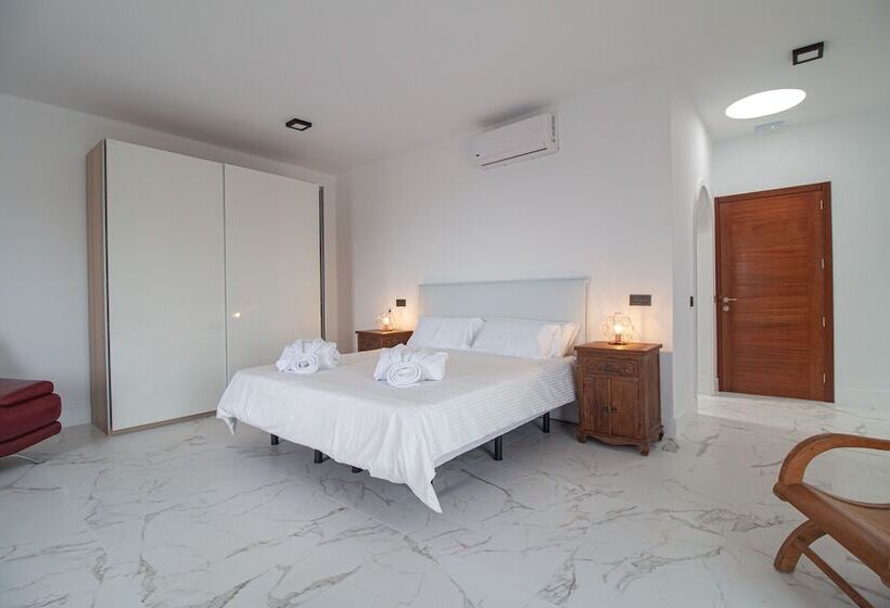 מיטת קינג בסוויטה, Casa Serena 10   Boutique Hotel   Adults Only Breakfast Included