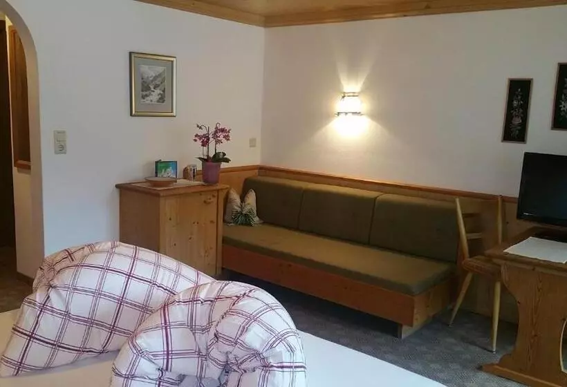 Standard Kolmen Hengen Huone, Pension Bergkristall