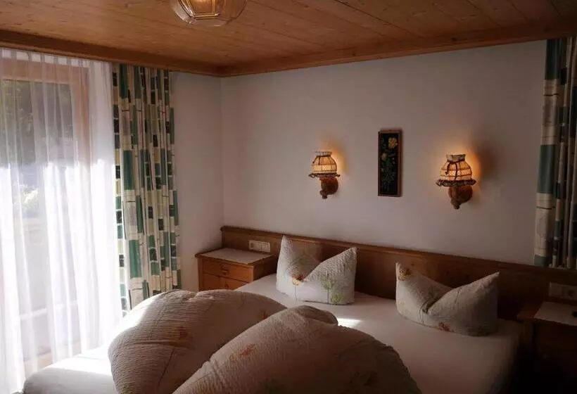 Standard Kolmen Hengen Huone, Pension Bergkristall