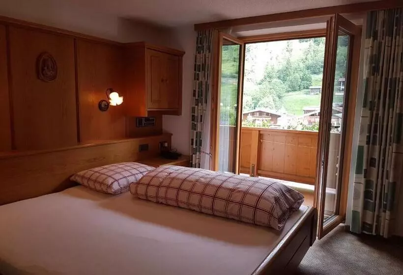 Basic-huone, Pension Bergkristall