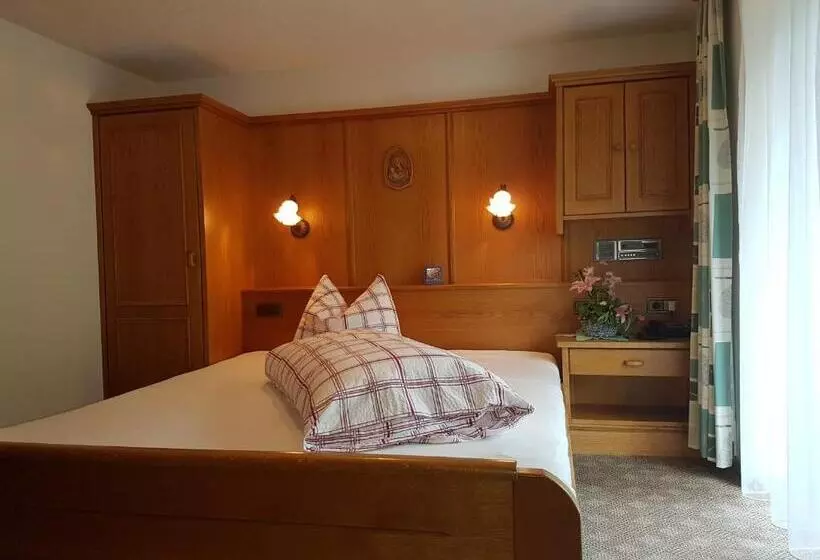 Basic-huone, Pension Bergkristall