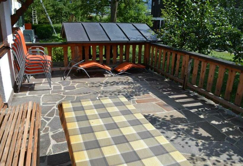 침실 3개 아파트, Böglhof