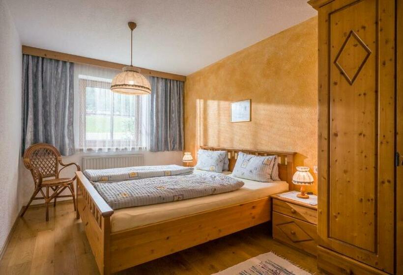 침실 3개 아파트, Böglhof