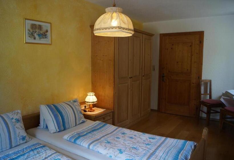 침실 3개 아파트, Böglhof