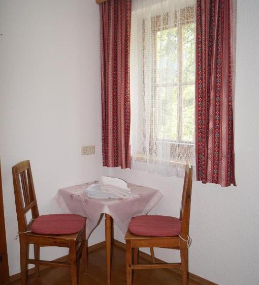 침실 3개 아파트, Böglhof