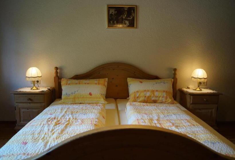 침실 3개 아파트, Böglhof