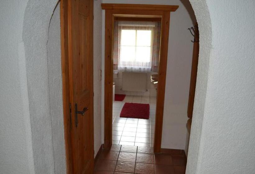 침실 3개 아파트, Böglhof