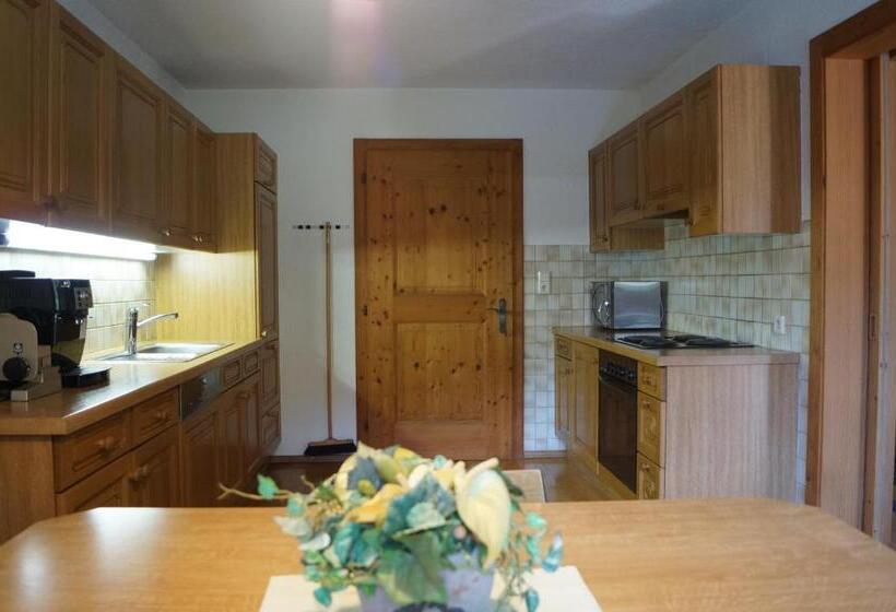 침실 3개 아파트, Böglhof