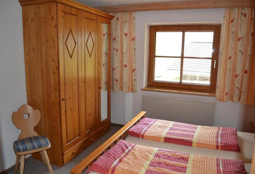 침실 1개 발코니 아파트, Böglhof