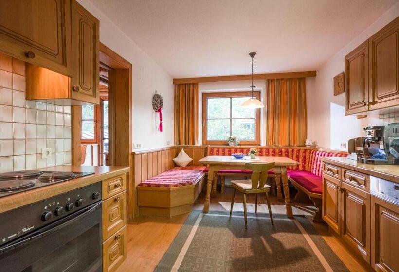 침실 3개 아파트, Böglhof