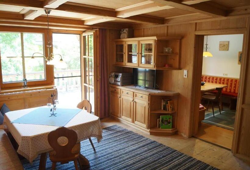 침실 3개 아파트, Böglhof