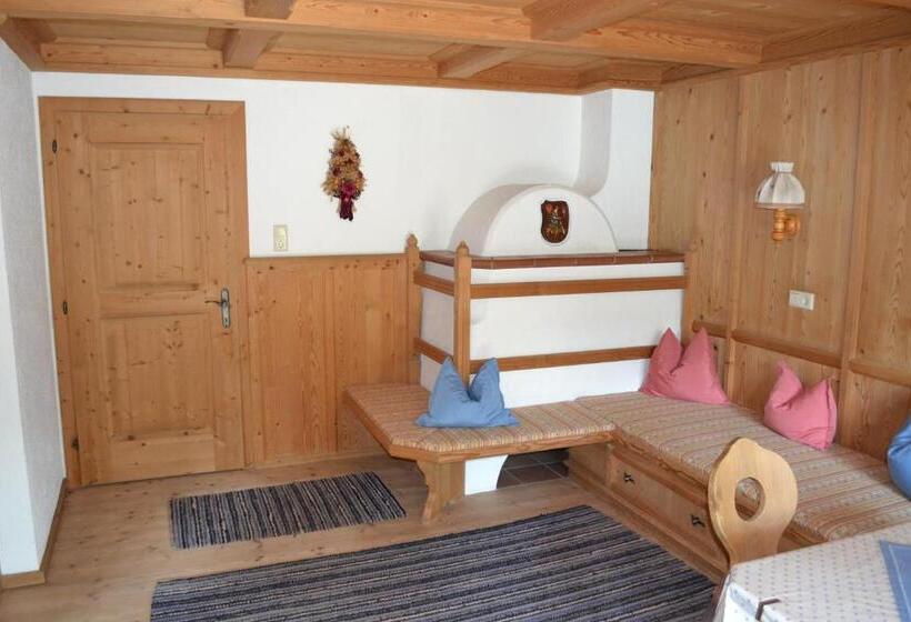 침실 3개 아파트, Böglhof