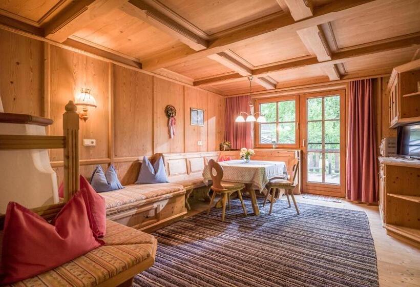 침실 3개 아파트, Böglhof