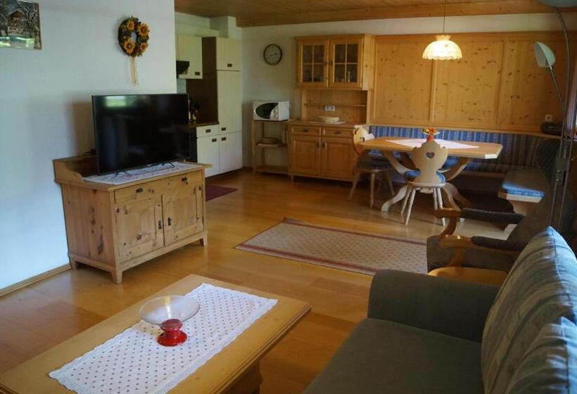 침실 1개 발코니 아파트, Böglhof