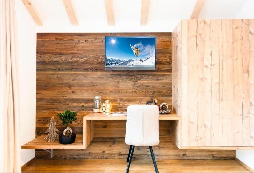 חדר סופריור 3 חדרי שינה, Erlebnishotel Fendels