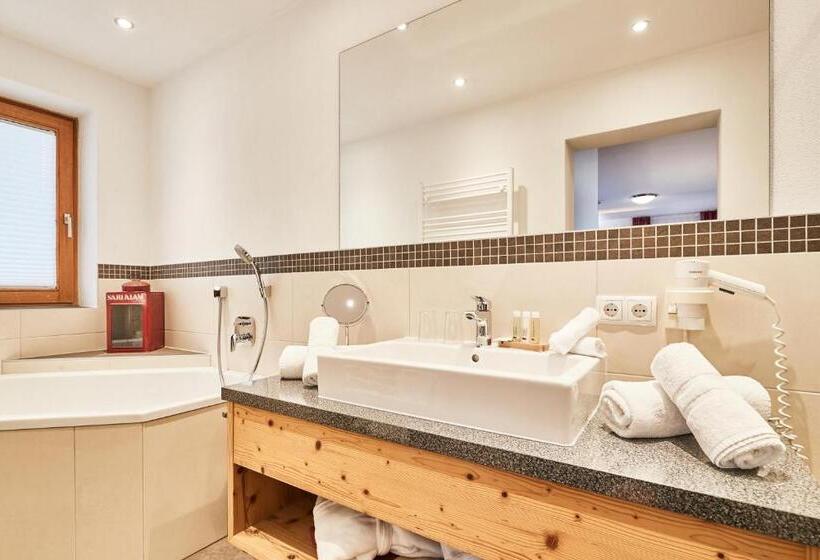 סוויטה, Ferienhotel Jörglerhof