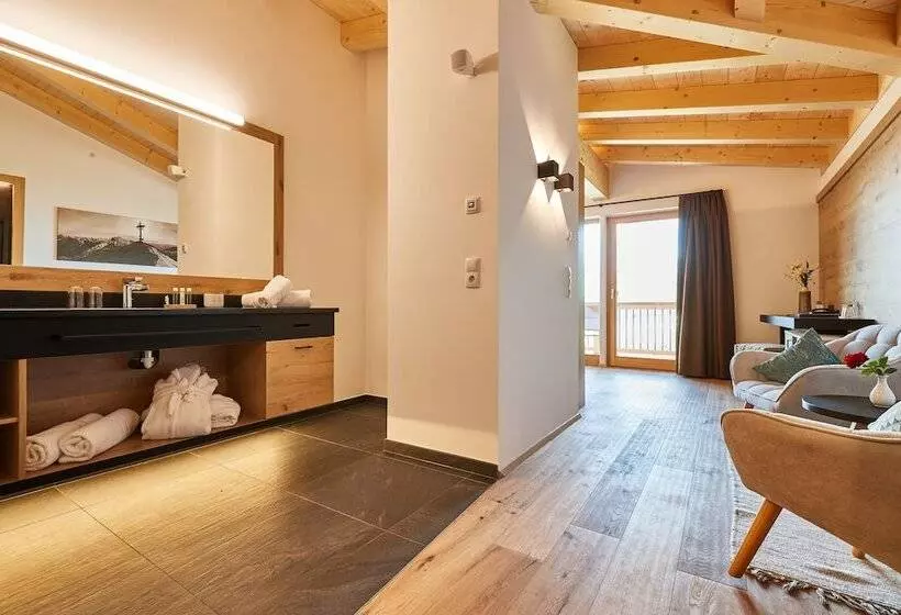 Sviitti Näkymä, Ferienhotel Jörglerhof