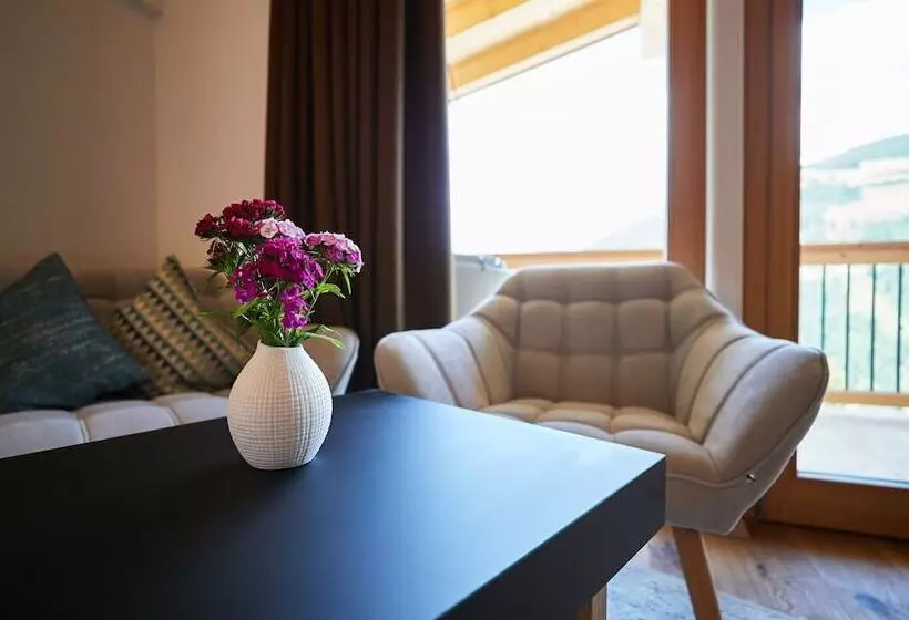 سوئیت با چشم‌انداز, Ferienhotel Jörglerhof