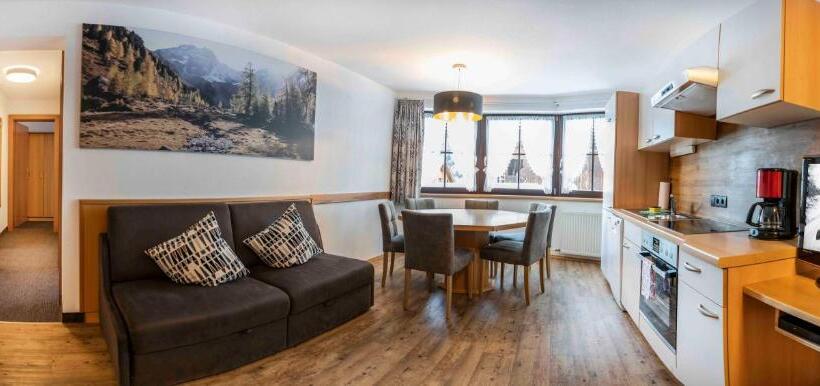 Апартаменты 3 Спальни, Almhof Reithof Pitztal