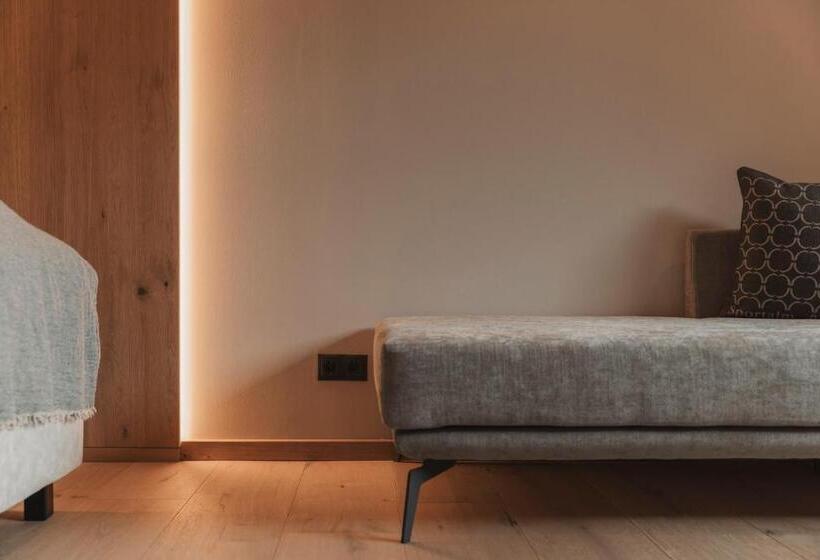 اتاق لوکس, Alpine Resort Sportalm