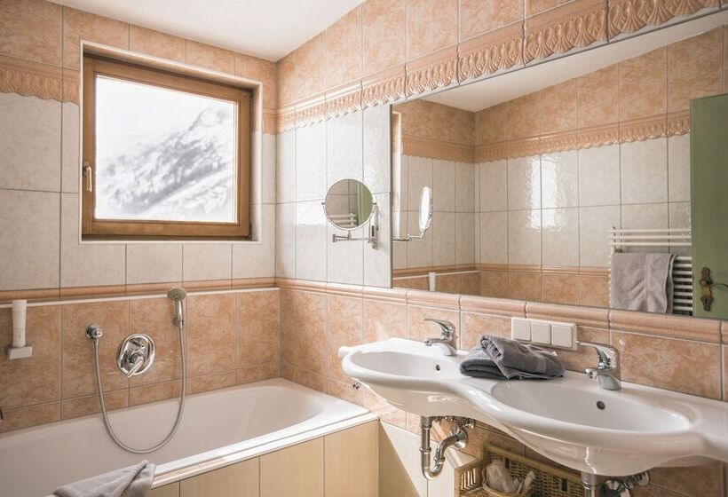 اتاق استاندارد یک نفره, Alpine Resort Sportalm