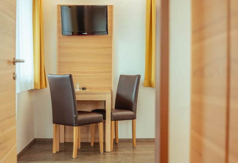 패밀리 룸, Gesser