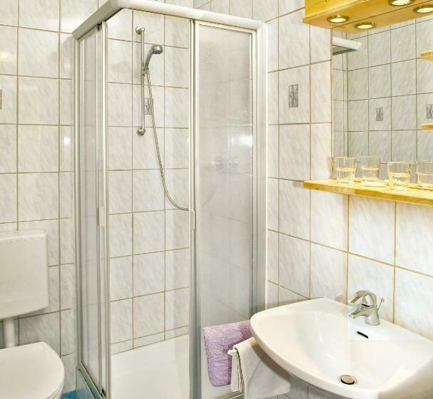 غرفة قياسية مزوَّدة بشُرفة, Pension Fischinger