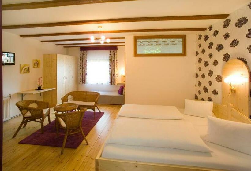 غرفة قياسية مزوَّدة بشُرفة, Pension Fischinger