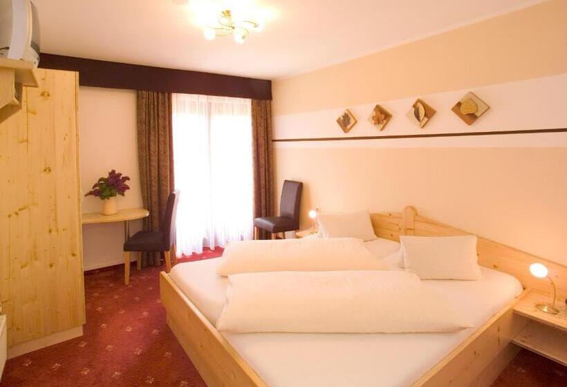 غرفة قياسية مزوَّدة بشُرفة, Pension Fischinger